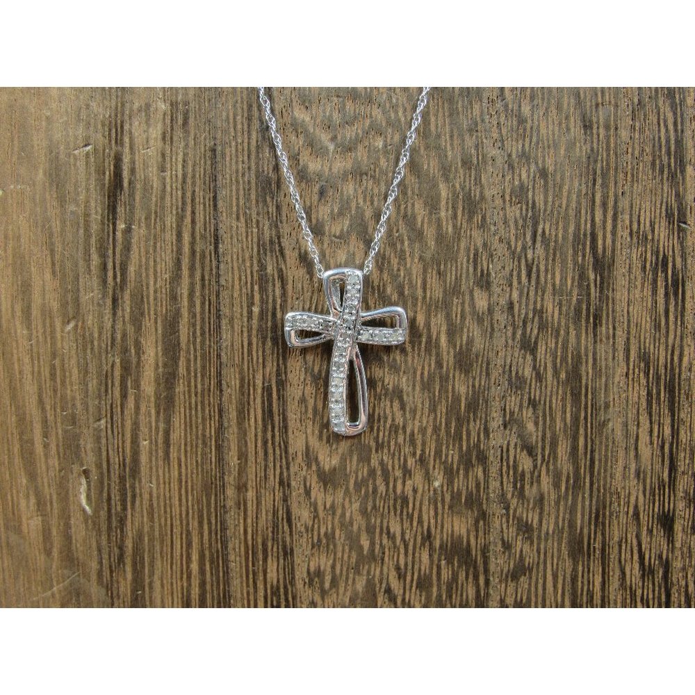 18" Sterling Silver Rough Cloudy Diamond Cross Pendant Necklace Vintage